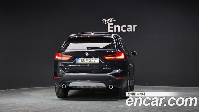 BMW X1 xDrive 20i xLine — пробег 44 682 км — фото 4 из 5