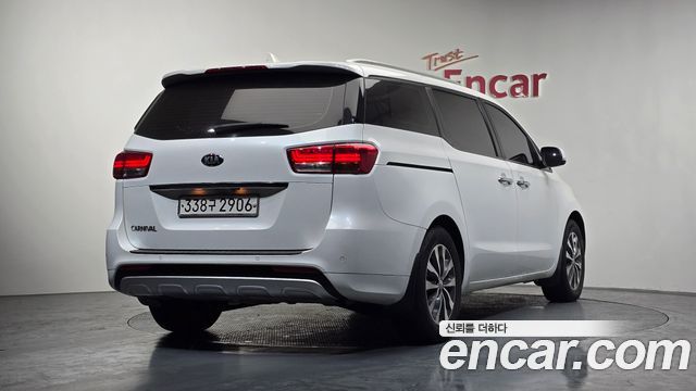Kia Carnival 9-seater Luxury — пробег 182 243 км — фото 2 из 5