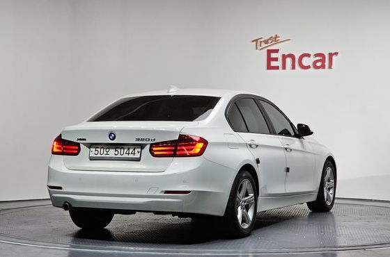 BMW 3-Series 320d xDrive — пробег 80 908 км — фото 2 из 5