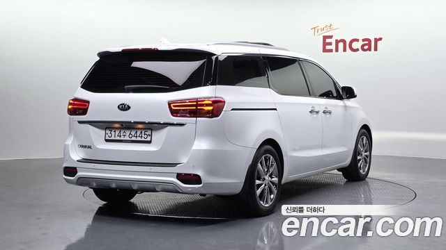 Kia Carnival из Кореи Encar