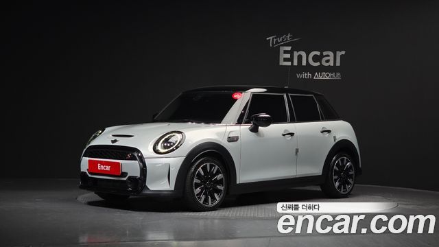Mini Cooper 5Door Classic Launch Pack Third Generation — пробег 72 521 км — фото 1 из 5