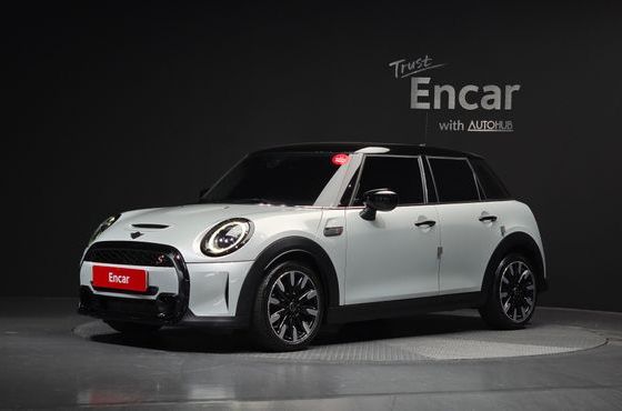Mini Cooper 5Door Classic Launch Pack Third Generation — пробег 72 521 км — фото 1 из 5