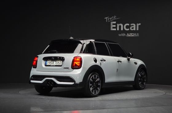 Mini Cooper 5Door Classic Launch Pack Third Generation — пробег 72 521 км — фото 2 из 5