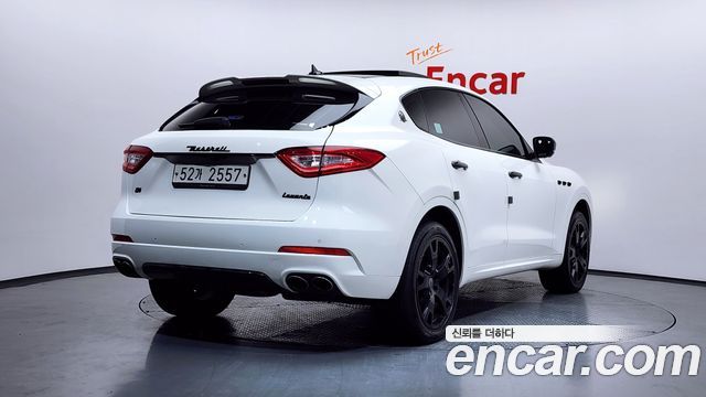 Maserati Levante 3.0 AWD GranLusso — пробег 81 848 км — фото 2 из 5