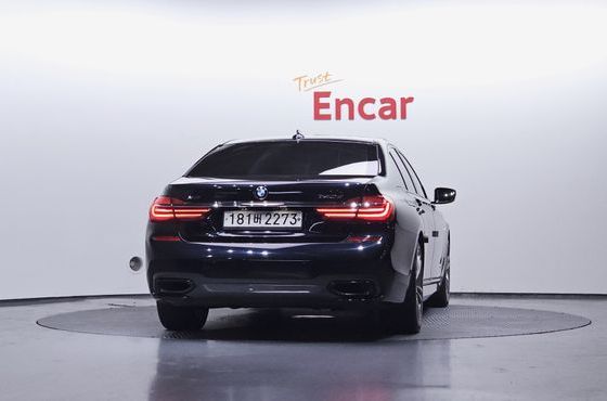 BMW 7-Series 740d xDrive M Sport — пробег 204 427 км — фото 4 из 5