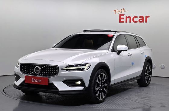 Volvo V60 B5 Ultimate AWD — пробег 18 237 км — фото 1 из 5