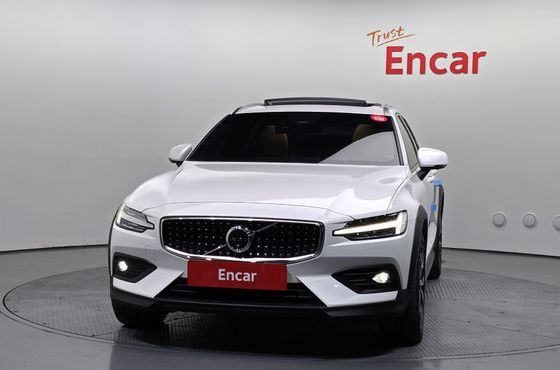 Volvo V60 B5 Ultimate AWD — пробег 18 237 км — фото 3 из 5