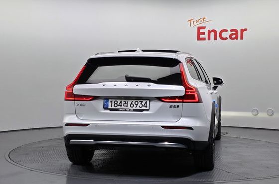 Volvo V60 B5 Ultimate AWD — пробег 18 237 км — фото 4 из 5