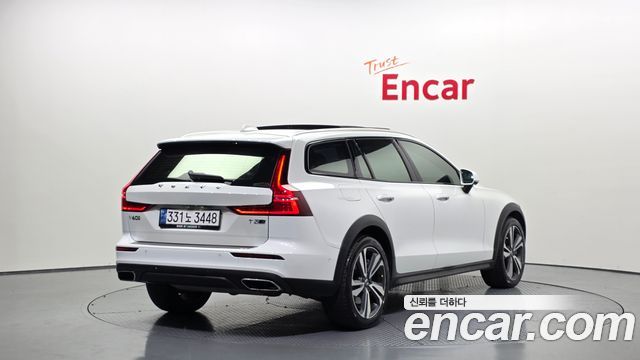 Volvo V60 T5 Pro AWD — пробег 63 263 км — фото 2 из 5