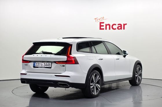 Volvo V60 T5 Pro AWD — пробег 63 263 км — фото 2 из 5