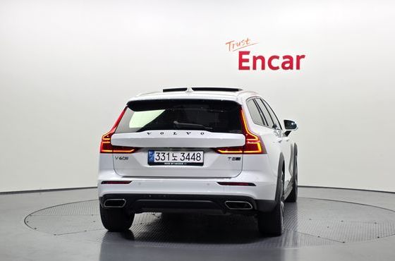 Volvo V60 T5 Pro AWD — пробег 63 263 км — фото 4 из 5