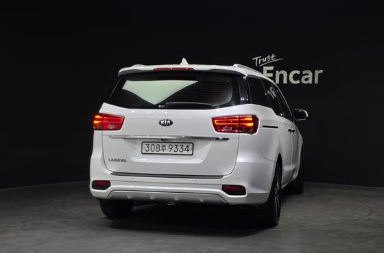 Kia Carnival 9-Seater Luxury — пробег 136 263 км — фото 4 из 5