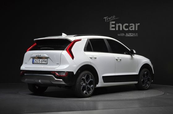 Kia Niro Signature — пробег 9 173 км — фото 2 из 5