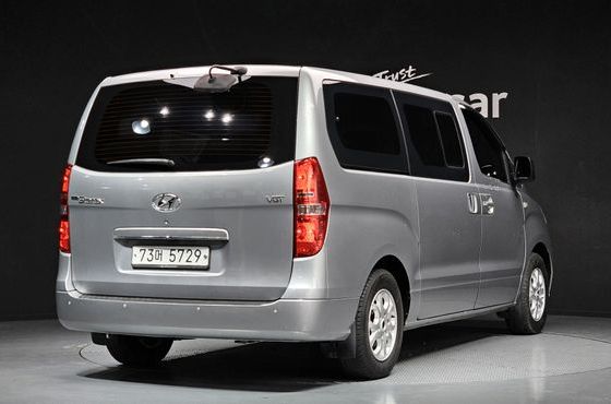 Hyundai Starex 12-Seater Wagon CVX Deluxe — пробег 202 093 км — фото 2 из 5