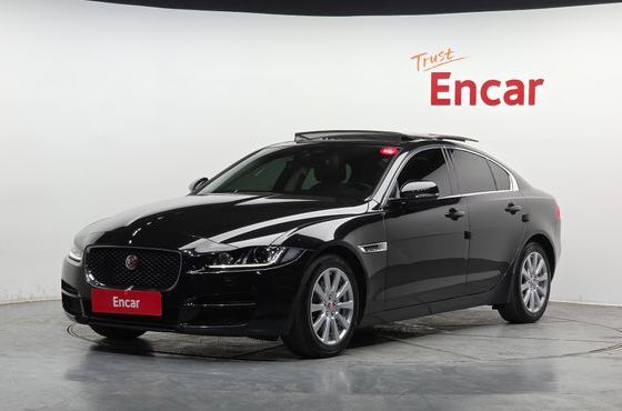 Jaguar XE 20d Prestige — пробег 80 677 км — фото 1 из 5