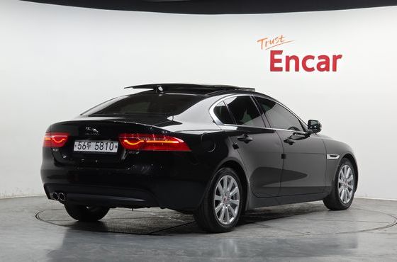 Jaguar XE 20d Prestige — пробег 80 677 км — фото 2 из 5