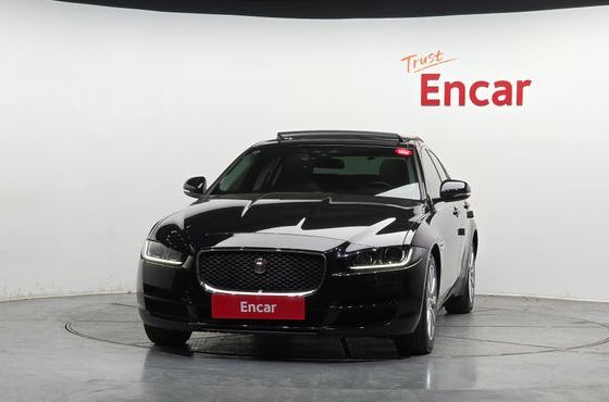 Jaguar XE 20d Prestige — пробег 80 677 км — фото 3 из 5