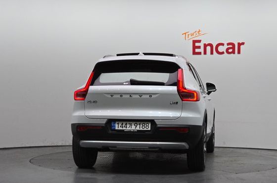 Volvo XC40 B4 Ultimate Bright — пробег 9 505 км — фото 4 из 5