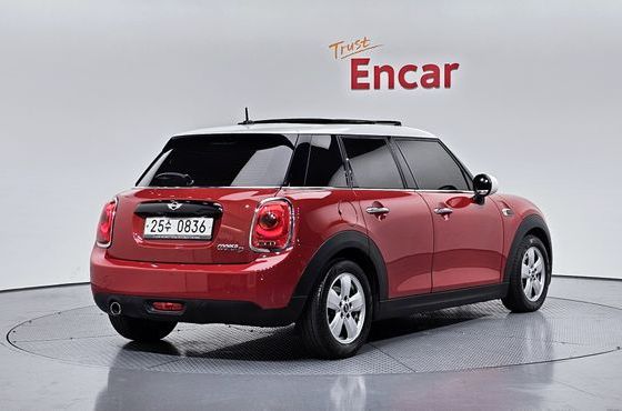 Mini Cooper 5Door Mid 3rd — пробег 76 528 км — фото 2 из 5