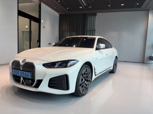 BMW i4 eDrive40 M Sports — пробег 842 км — фото 2 из 5