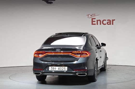 Hyundai Grandeur Premium — пробег 92 156 км — фото 4 из 5