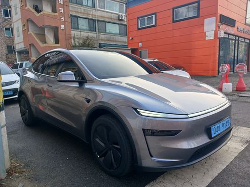Tesla Model Y Long Range AWD — пробег 546 км — фото 3 из 5
