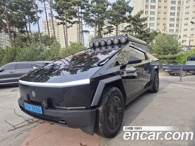Tesla Cybertruck AWD — пробег 13 334 км — фото 1 из 5