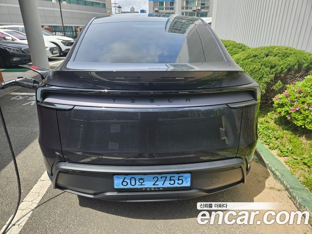 Tesla Model Y Premium RWD — пробег 120 км — фото 4 из 5