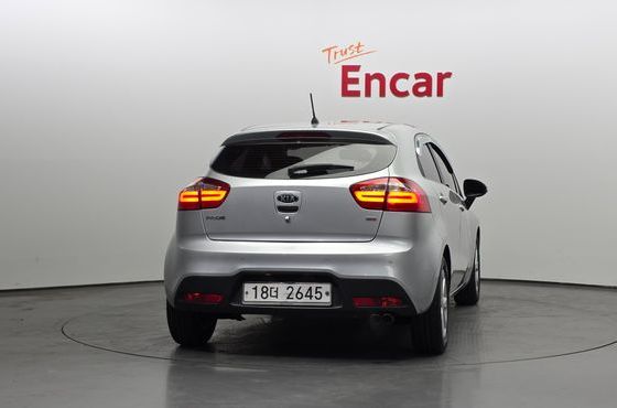 Kia pride 1.6 GDI Hatchback Luxury — пробег 107 331 км — фото 4 из 5