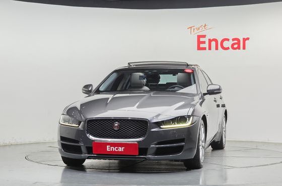 Jaguar XE 20d Prestige — пробег 80 812 км — фото 3 из 5