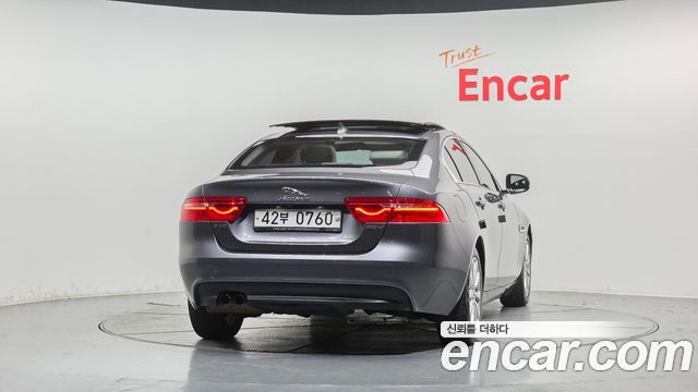 Jaguar XE 20d Prestige — пробег 80 812 км — фото 4 из 5