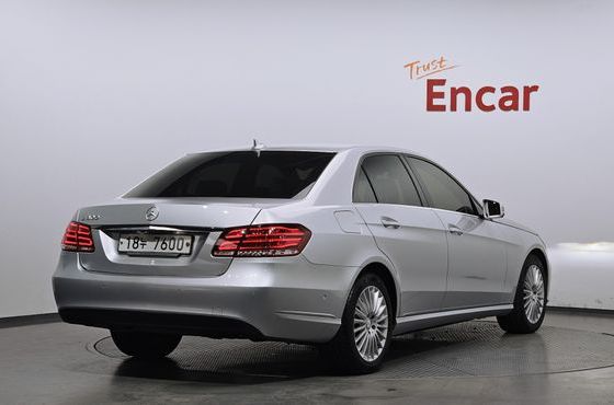 Mercedes-Benz E-Class E300 Elegance — пробег 122 595 км — фото 2 из 5