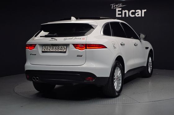 Jaguar F-PACE 20d Prestige — пробег 142 647 км — фото 2 из 5