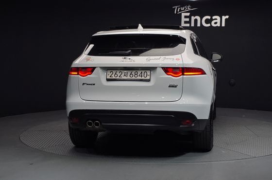 Jaguar F-PACE 20d Prestige — пробег 142 647 км — фото 4 из 5