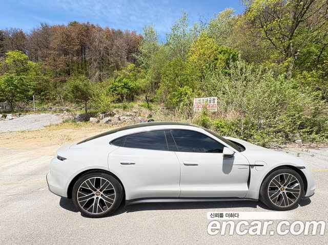 Porsche Taycan Base — пробег 45 300 км — фото 3 из 5