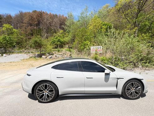 Porsche Taycan Base — пробег 45 300 км — фото 3 из 5