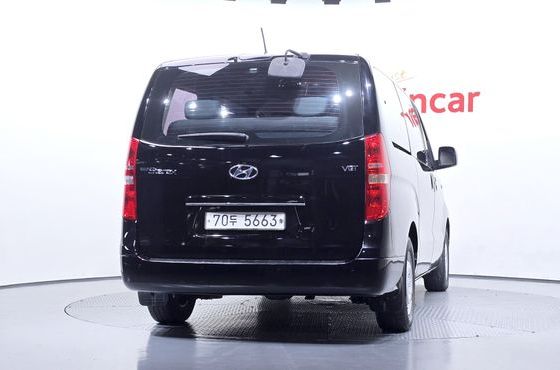 Hyundai Starex 12-Seater Wagon Smart — пробег 71 141 км — фото 4 из 5