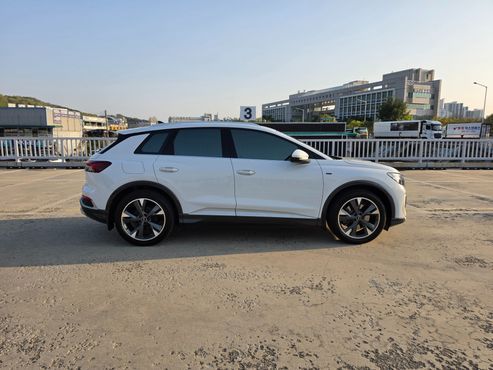 Audi Q4 e-tron 40 Premium — пробег 57 548 км — фото 4 из 5