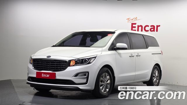 Kia Carnival 11-Seater Deluxe — пробег 49 921 км — фото 1 из 5