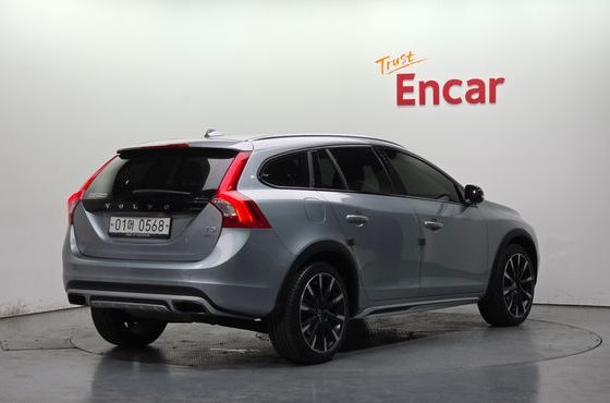 Volvo V60 T5 AWD — пробег 137 965 км — фото 2 из 5