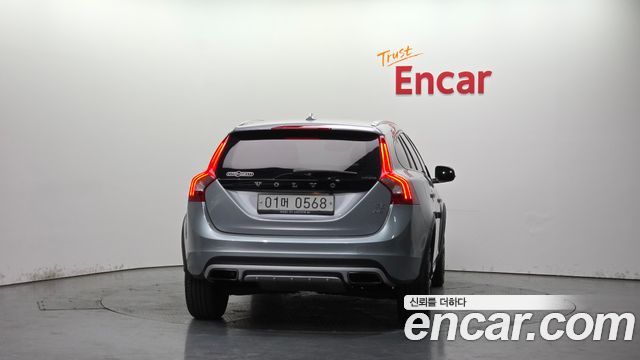 Volvo V60 T5 AWD — пробег 137 965 км — фото 4 из 5