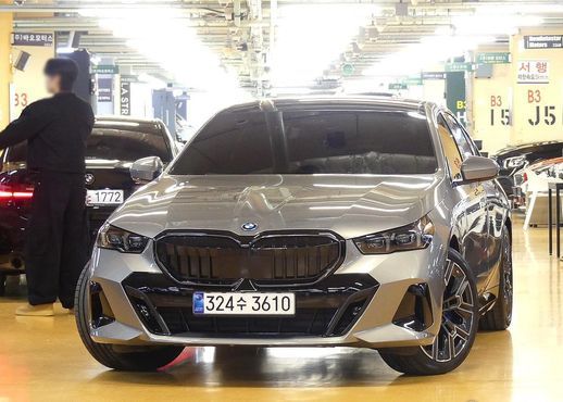 BMW 5-Series 530e xDrive M Sport — пробег 4 000 км — фото 3 из 5