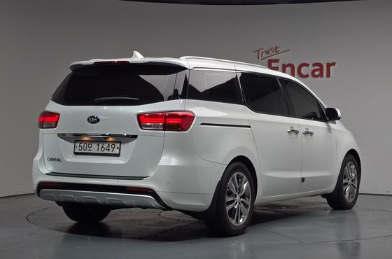 Kia Carnival 9-seater Prestige — пробег 70 367 км — фото 2 из 5