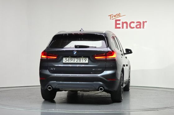 BMW X1 xDrive 20i Advantage — пробег 29 721 км — фото 4 из 5