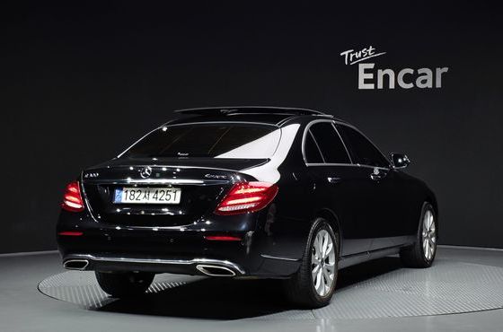Mercedes-Benz E-Class E300 4MATIC Exclusive — пробег 90 379 км — фото 2 из 5