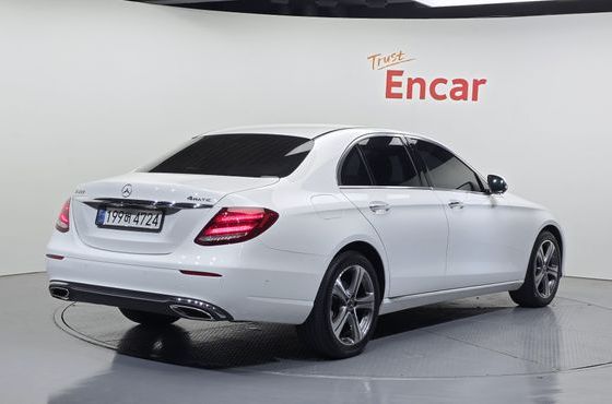 Mercedes-Benz E-Class E300 4MATIC Avnatgarde — пробег 86 951 км — фото 2 из 5