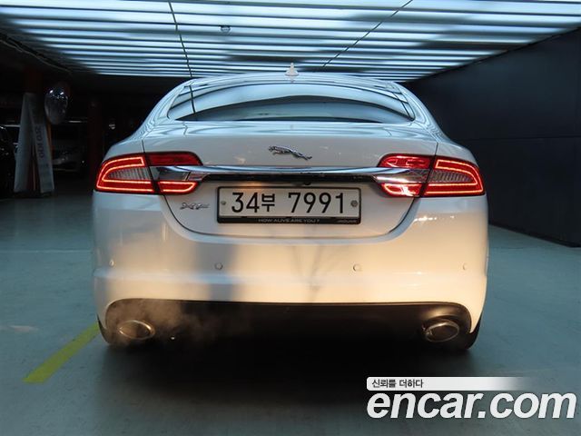 Jaguar XF 2.0 Luxury X250 — пробег 104 998 км — фото 3 из 5