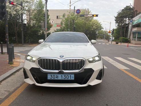 BMW i5 eDrive 40 M Sport — пробег 854 км — фото 1 из 5