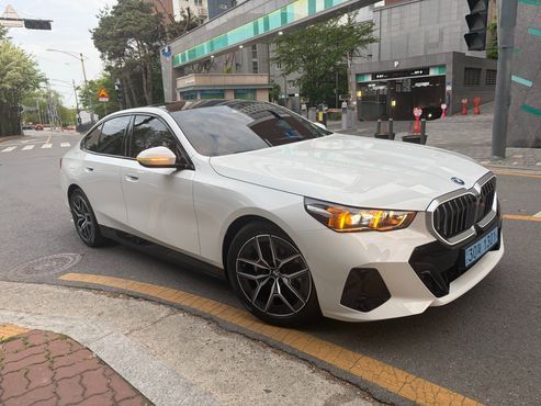 BMW i5 eDrive 40 M Sport — пробег 854 км — фото 3 из 5