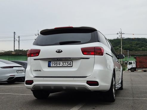 Kia Carnival Gasoline 9-Seater Noblesse Special — пробег 70 071 км — фото 4 из 5